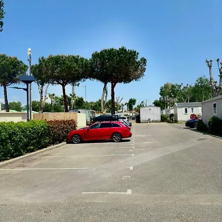 مكان تخييم Mobil-home Domaine La Yole 5 Etoiles *