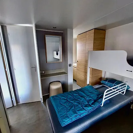 مكان تخييم Mobil-home Domaine La Yole 5 Etoiles *