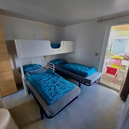 مكان تخييم Mobil-home Domaine La Yole 5 Etoiles